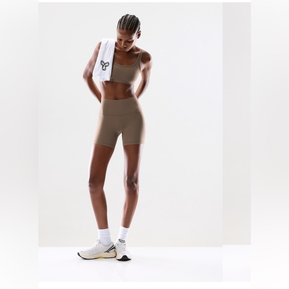 TNA Women’s High Rise Biker Shorts XS Tan 9” Inch High Waist Nylon Aritzia